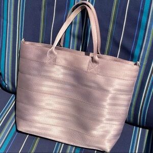 Great Gently Used Harveys Seatbelt Bags Taupe Medium Streamline Tote.